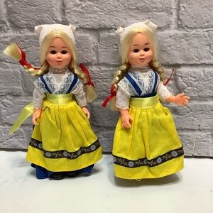 Set of 2 Vintage Country European Folk Ethnic Blinking Doll (B221)